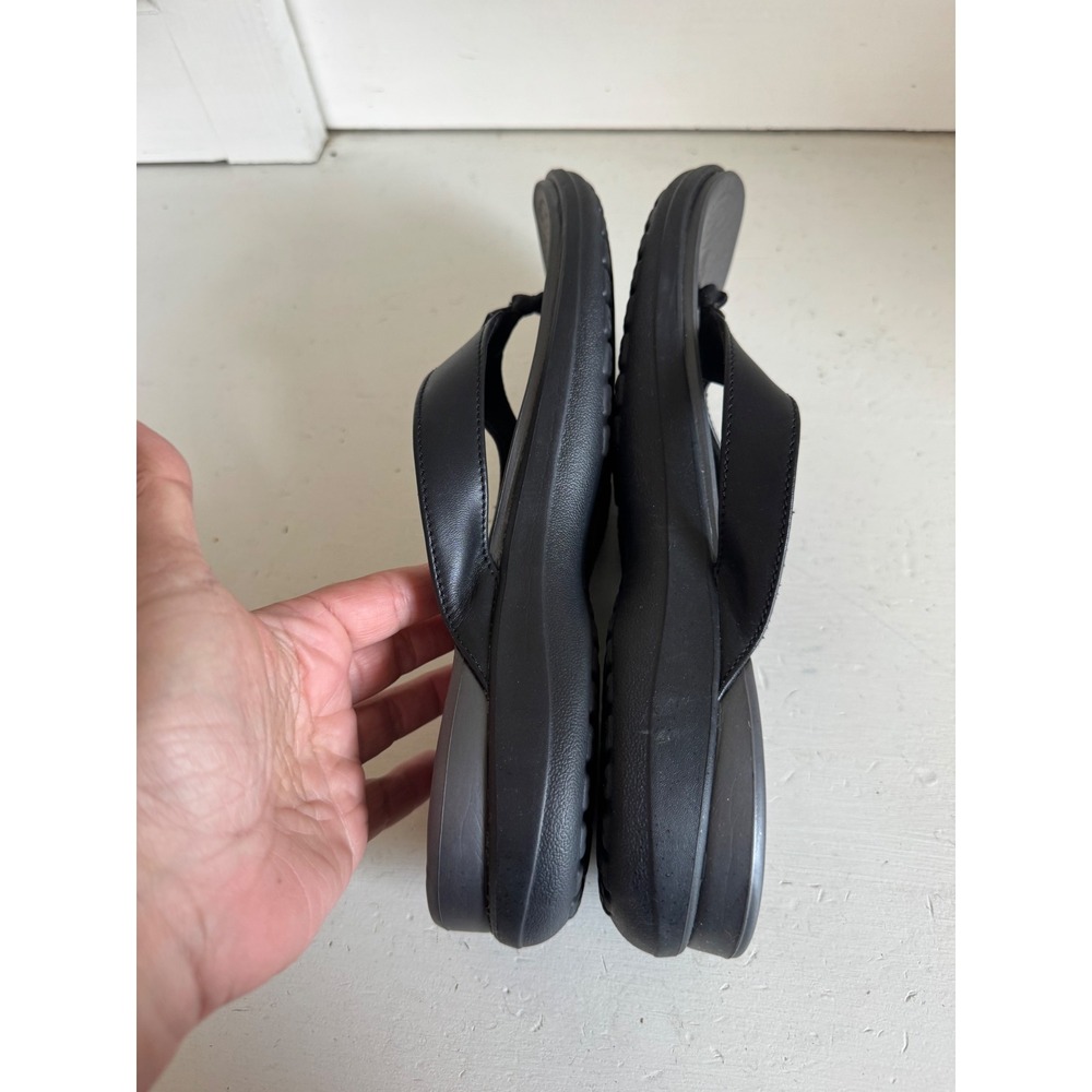 Crocs women's black flip flops size 9 - Picture 8 of 10